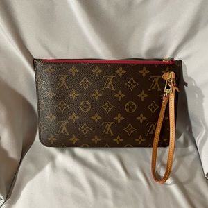 Louis Vuitton monogram Neverfull pochette. New, never used. Pink lining.